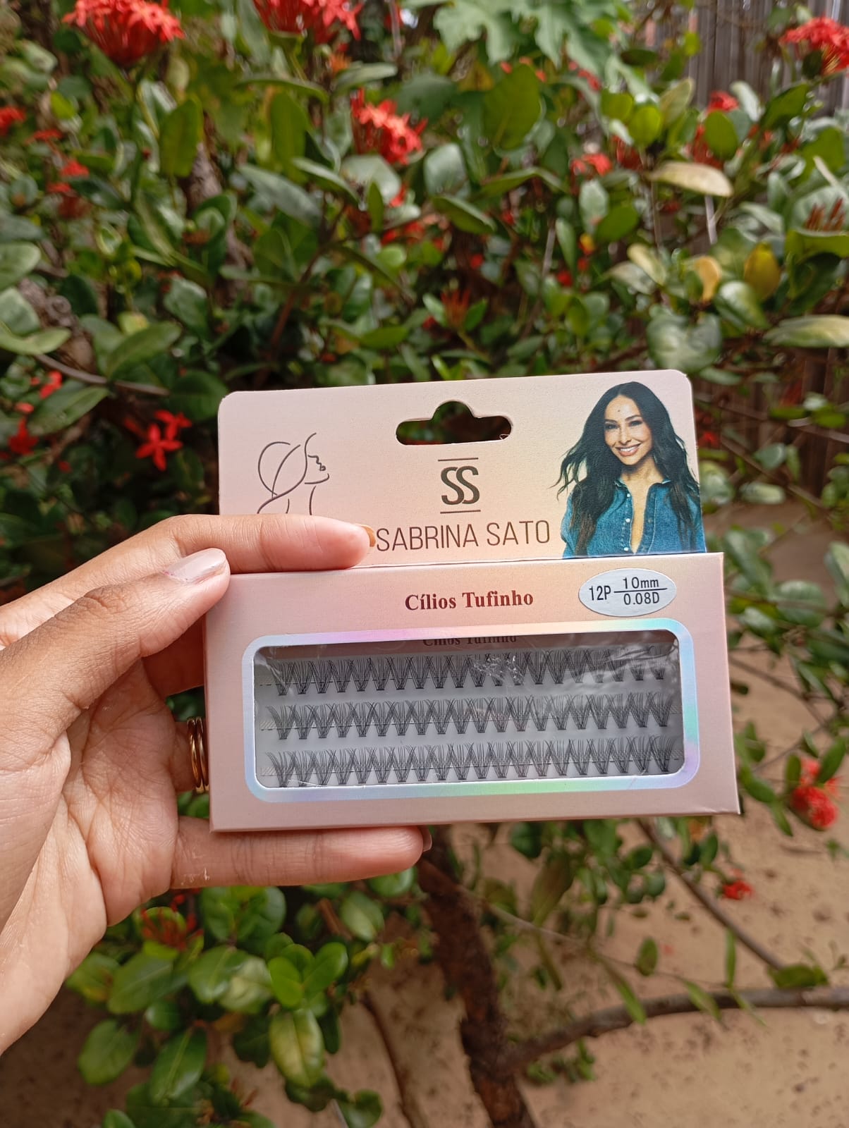 Cílios tufinho Sabrina Sato.